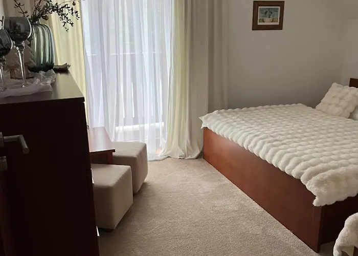 بيت خشبي Janet