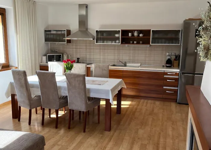 بيت خشبي Janet